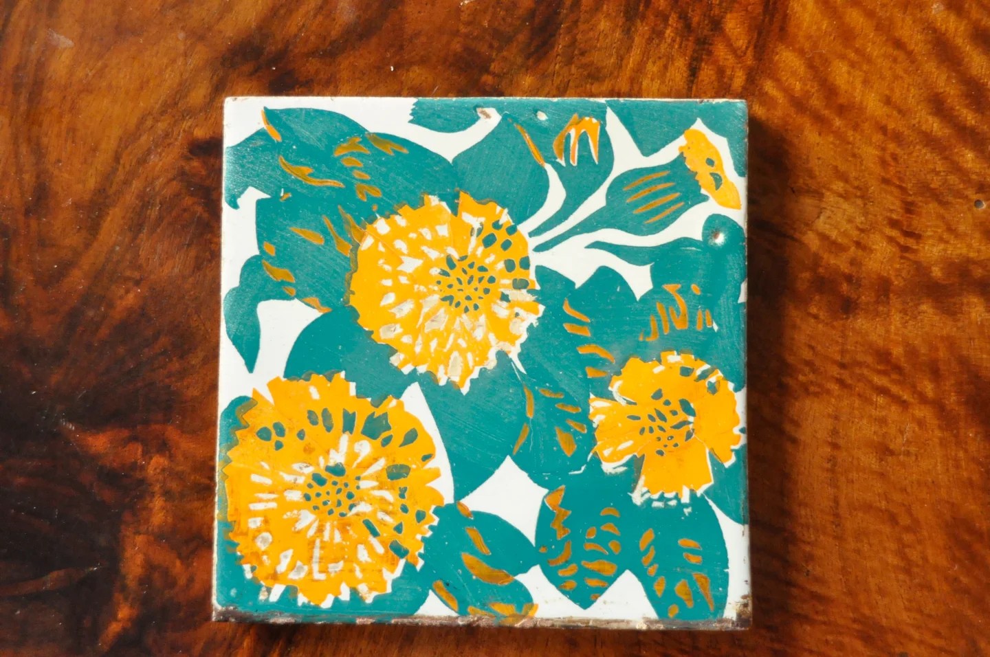 オリジナル・カサ・ビセンスのタイル カーネーション 1883-1885年